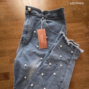 SHEIN Denim Pearl-Studded Cropped Jeans